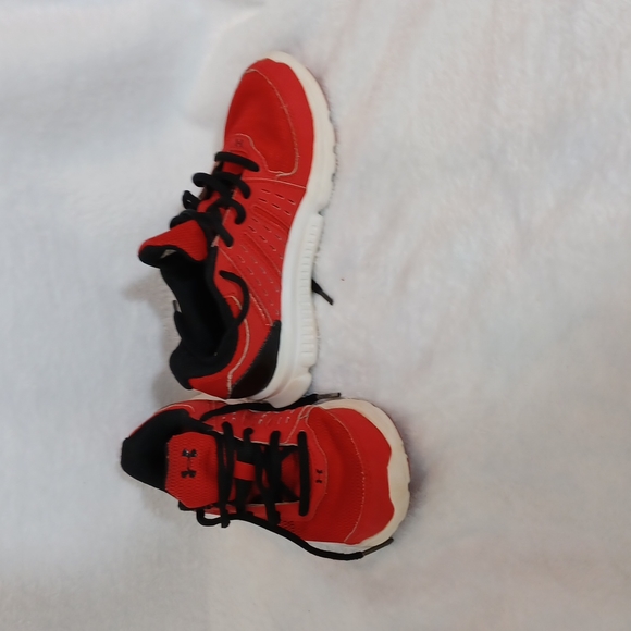 Under Armour Red Tennis Shoe Size 1Y Youth - Picture 3 of 7
